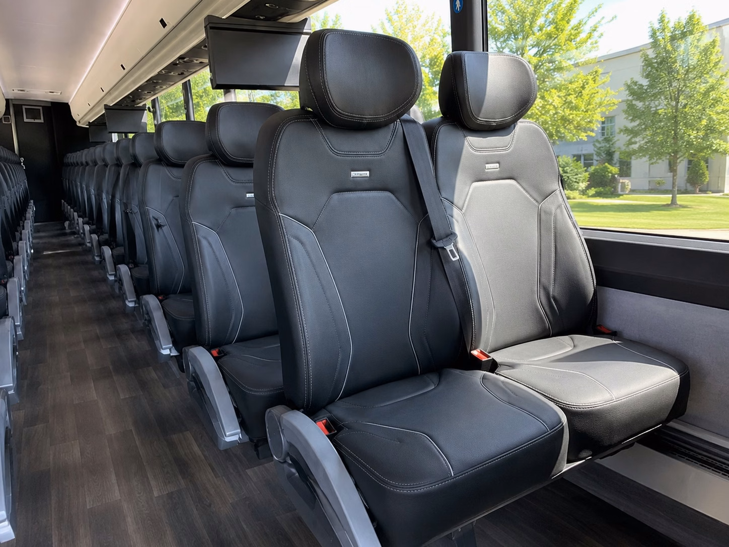 shuttle guests between old town alexandria hotels and your wedding venue
